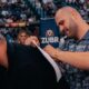 Martin Buday podepisuje smlouvu s OKTAGONEM